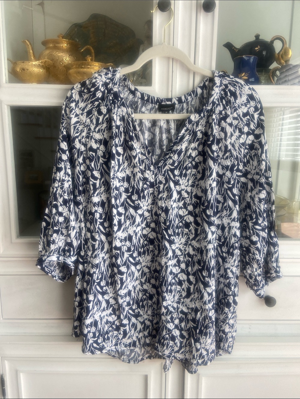 Jones & Co Women’s Navy & White Floral Blouse